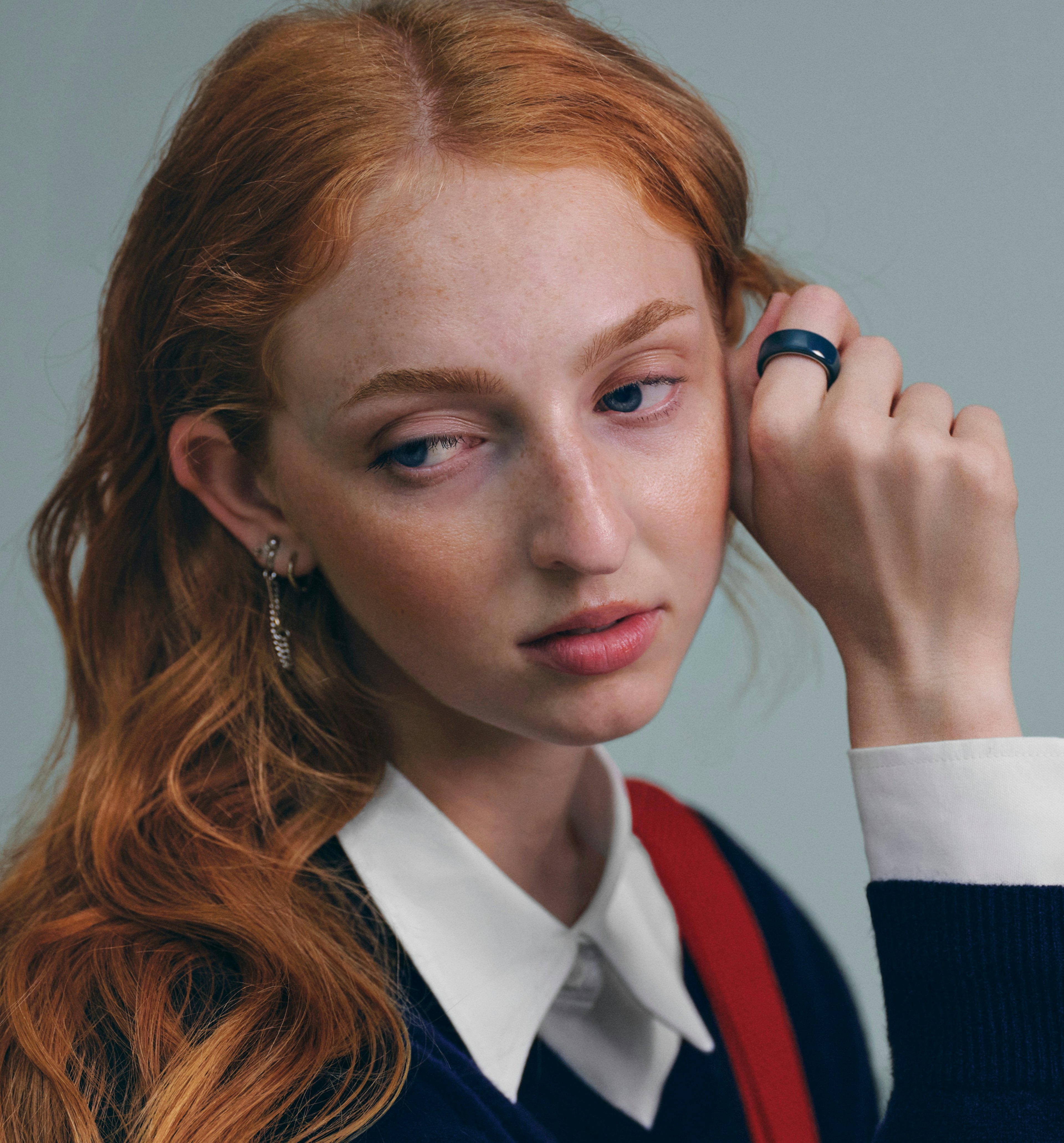 Oura Ring 4 Ceramic in Midnight finish, product image