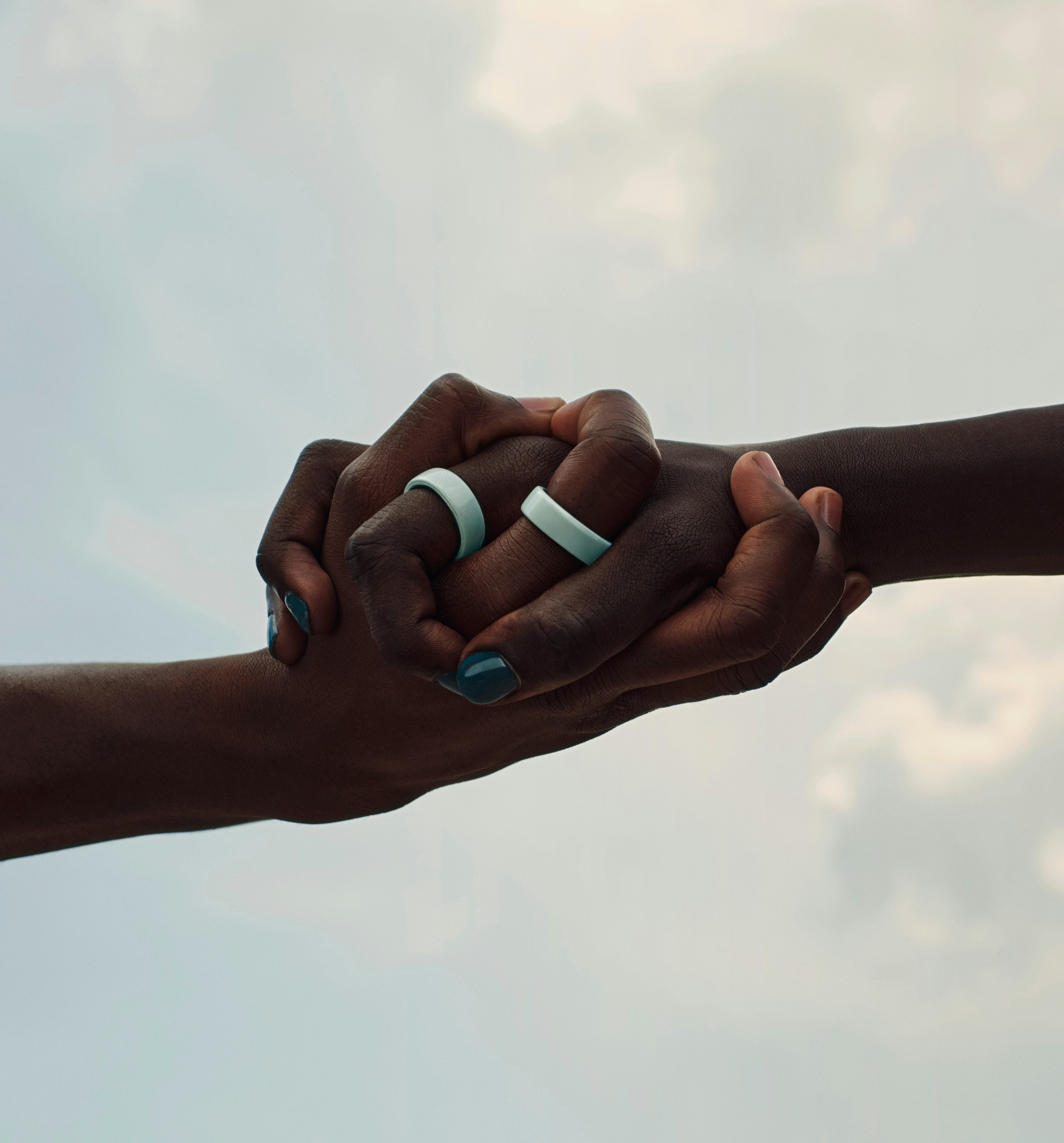 Oura Ring 4 Ceramic in Tide finish, product image